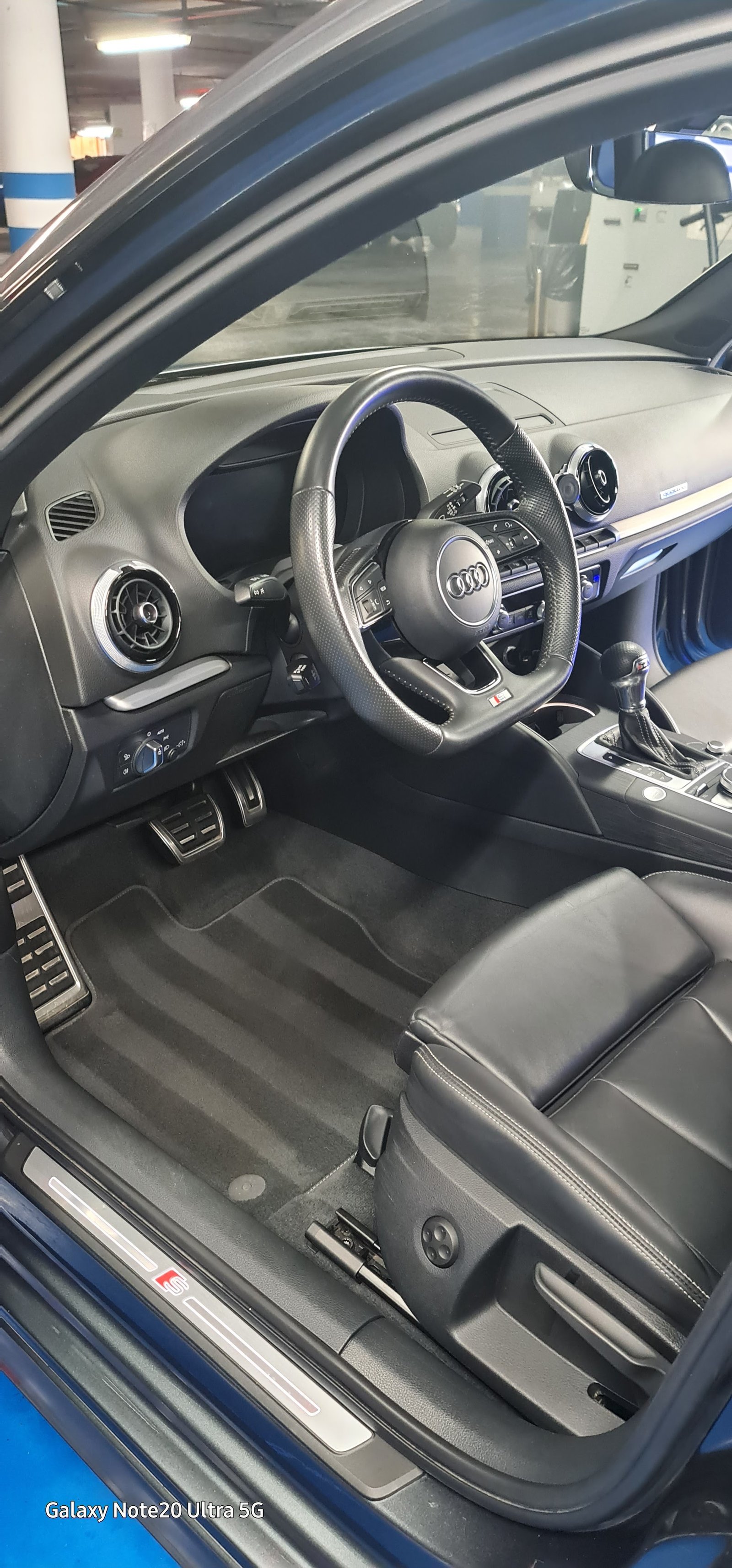 Interior Audi S3 limpio